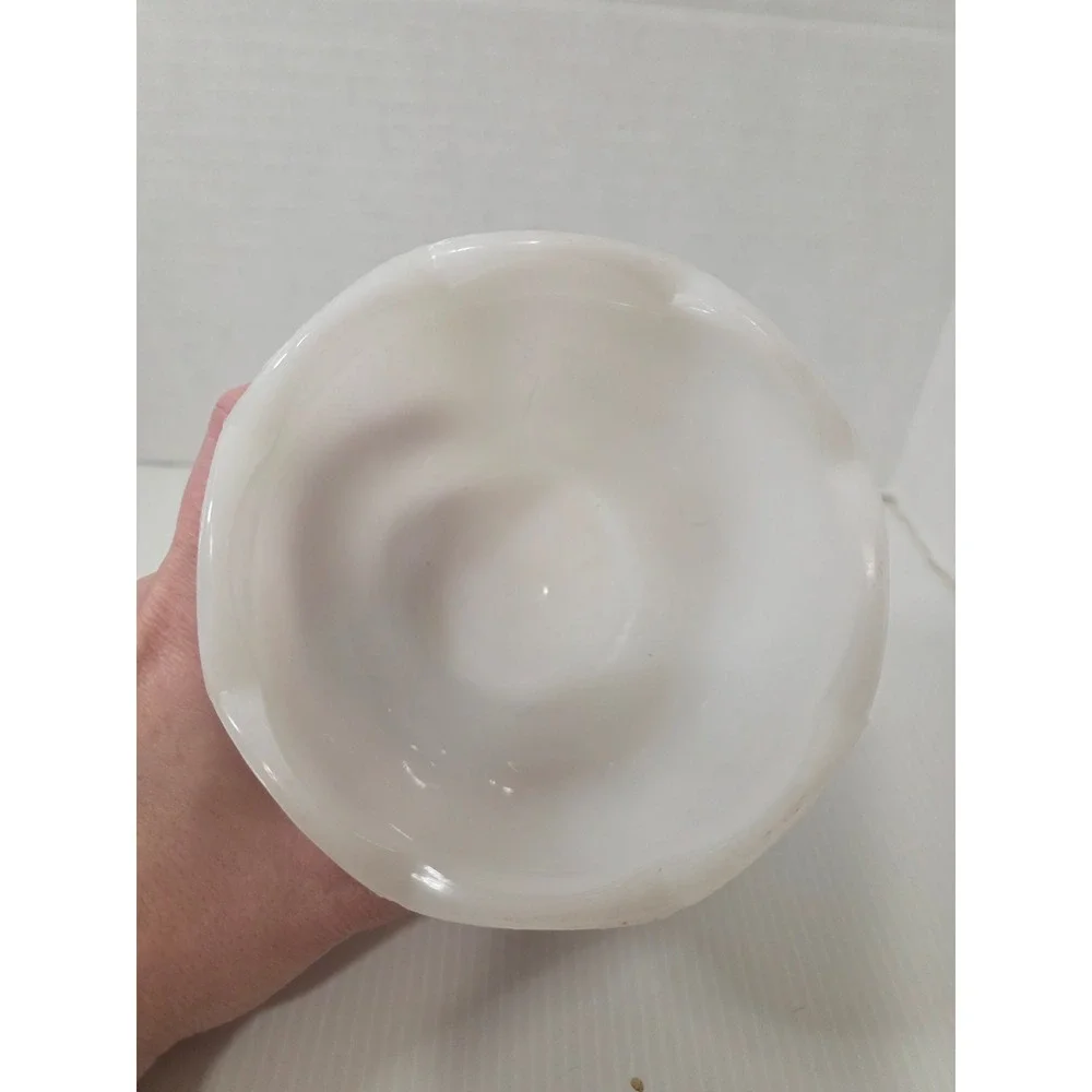 E.O. Brody M200 Milk‎ Glass Pedestal Vase Floral Planter White USA